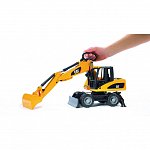 Excavator pe roti CAT, Bruder