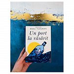 Un port la rasarit