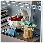 LEGO Star Wars - Grogu cu landoul planor 75403
