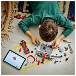 LEGO City - Boxa si mecanici F1 cu masina Ferrari 60443