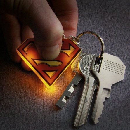 Breloc cu lanterna LED - Superman Logo