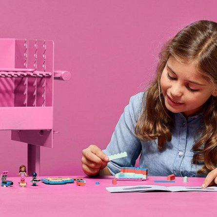 LEGO  Friends,Cutia de vara in forma de inima a Oliviei