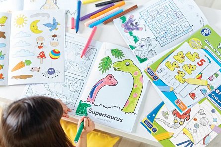 Carte de colorat cu activitati in limba engleza si abtibilduri - Dinozaur, Orchard Toys