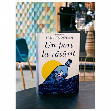 Un port la rasarit