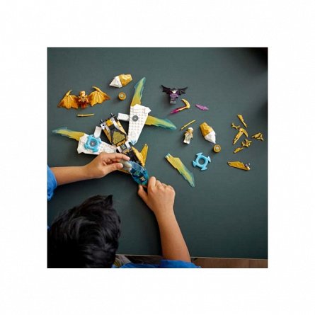 LEGO Ninjago: Avionul Dragon de Aur al lui Zane 71770