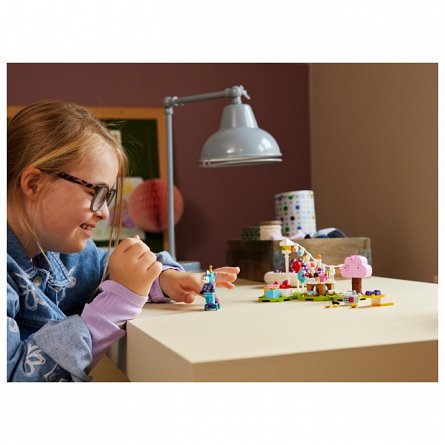 LEGO Animal Crossing - Petrecerea aniversara al lui Julian 77046