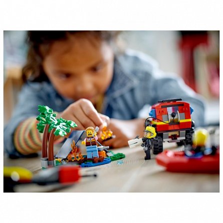 LEGO City - Camion 4X4 si barca de pompieri 60412