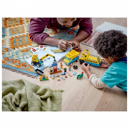 LEGO City - Camioane de constructie si macara cu bila pentru demolari 60391