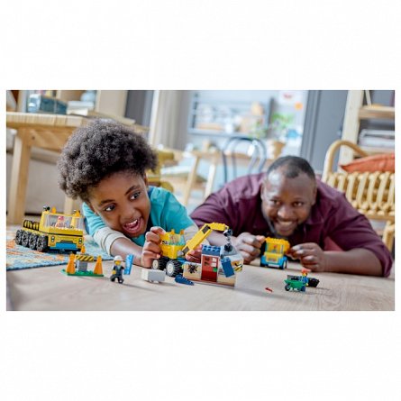LEGO City - Camioane de constructie si macara cu bila pentru demolari 60391