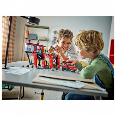 LEGO City - Statie si camion de pompieri 60414