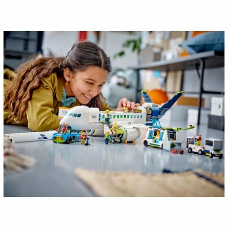 LEGO City - Avion de pasageri 60367