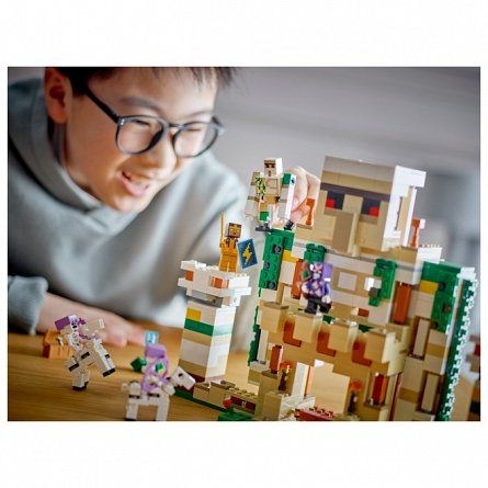 LEGO Minecraft - Fortareata Golemul de fier 21250