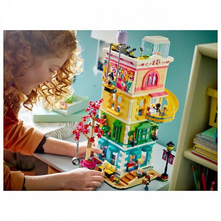 LEGO Friends - Centrul recreativ al comunitatii din Heartlake 41748