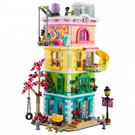 LEGO Friends - Centrul recreativ al comunitatii din Heartlake 41748