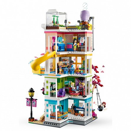 LEGO Friends - Centrul recreativ al comunitatii din Heartlake 41748