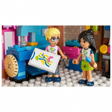 LEGO Friends - Centrul recreativ al comunitatii din Heartlake 41748