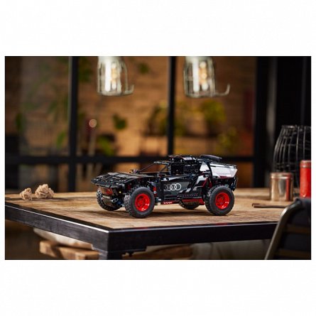 LEGO Technic - Audi RS Q e-tron 42160