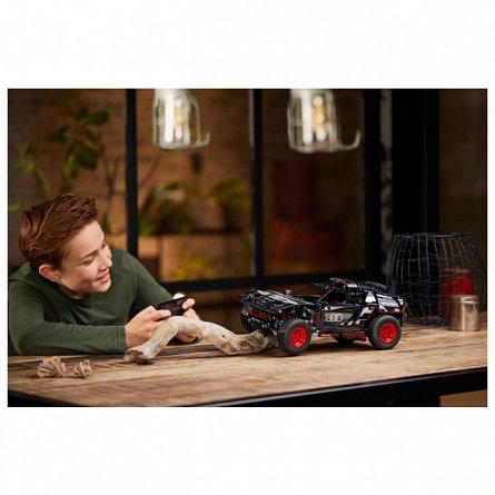 LEGO Technic - Audi RS Q e-tron 42160