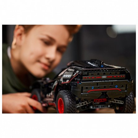 LEGO Technic - Audi RS Q e-tron 42160