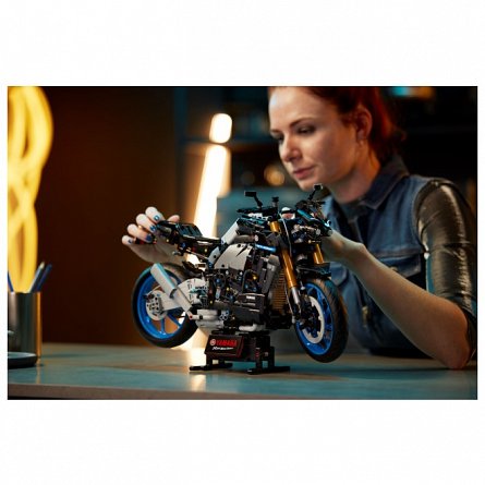 LEGO Technic - Yamaha MT-10 SP 42159