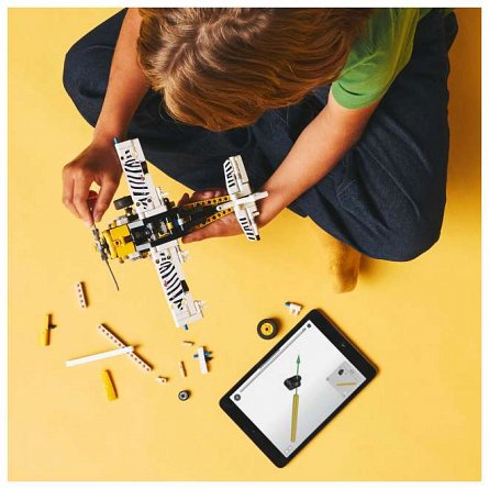 LEGO Technic - Avion pentru zone greu accesibile 42198