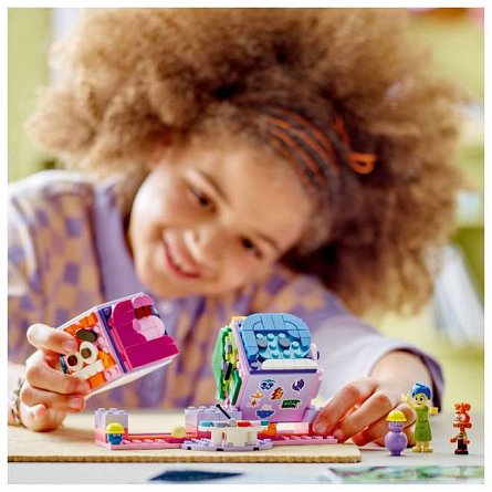 LEGO Disney - Intors pe dos: Cuburi cu emotii 43248