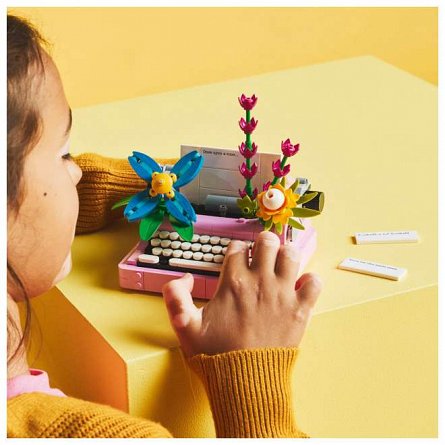 LEGO Creator - Masina de scris cu flori 31169