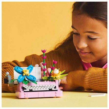 LEGO Creator - Masina de scris cu flori 31169