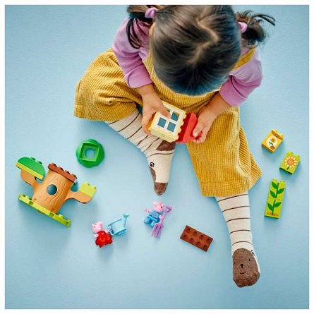 LEGO DUPLO - Purcelusa Peppa: Gradina si casa din copac 10431