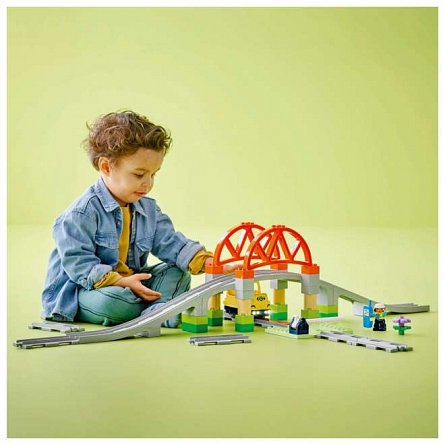 LEGO DUPLO - Set de extindere Pod cu sine de cale ferata 10426