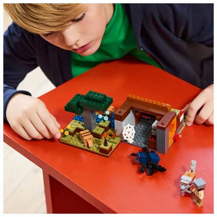 LEGO Minecraft - Expeditia de minerit cu Tatu 21269
