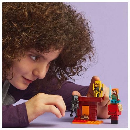 LEGO Minecraft - Batalie deasupra lavei in Nether 21266