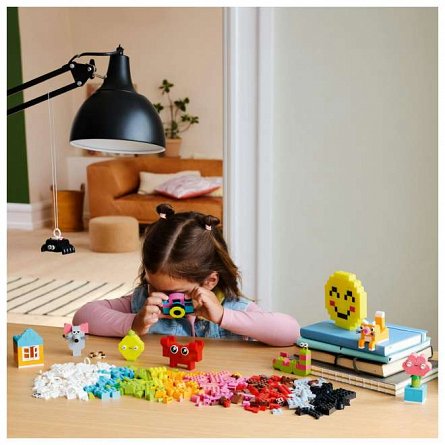 LEGO Classic - Cutia creativitatii si a veseliei 11042