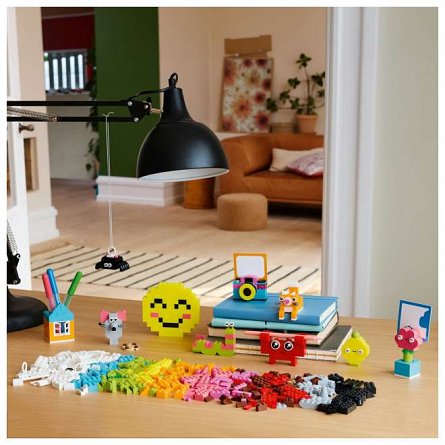 LEGO Classic - Cutia creativitatii si a veseliei 11042