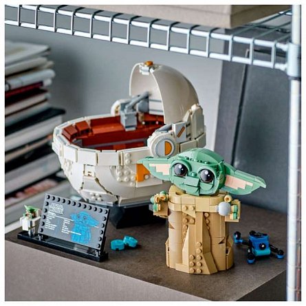LEGO Star Wars - Grogu cu landoul planor 75403