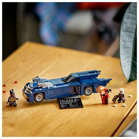 LEGO DC Super Heroes - Batman cu Batmobile vs Harley Quinn si Mr. Freeze 76274
