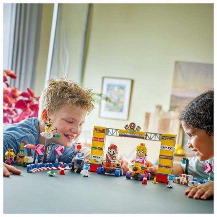 LEGO Super Mario - Mario Kart, Set Baby Peach si Grand Prix 72036
