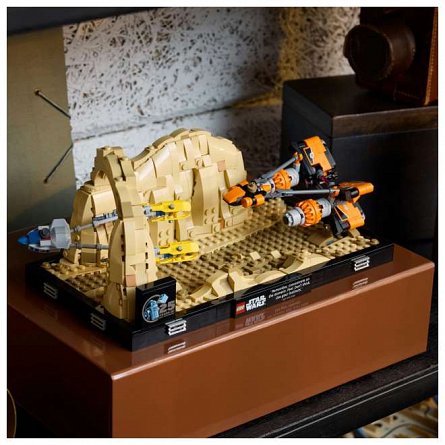 LEGO Star Wars - Diorama Cursa din Mos Espa 75380