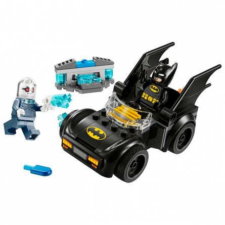 LEGO DC Super Heroes - Batman si Batmobile vs. Mr. Freeze 76301