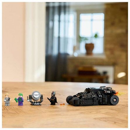 LEGO DC Super Heroes - Batman Tumbler vs. Two-Face si Joker 76303