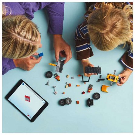 LEGO City - Incarcator pe roti galben pentru constructii 60450