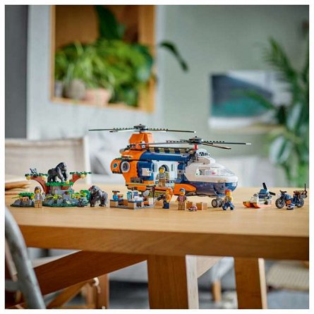 LEGO City - Elicopterul unui explorator al junglei la tabara de baza 60437