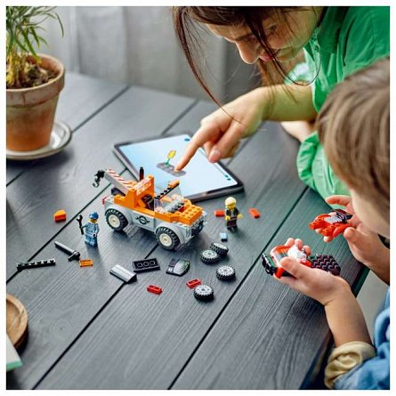 LEGO City - Camioneta de tractare si masina sport 60435