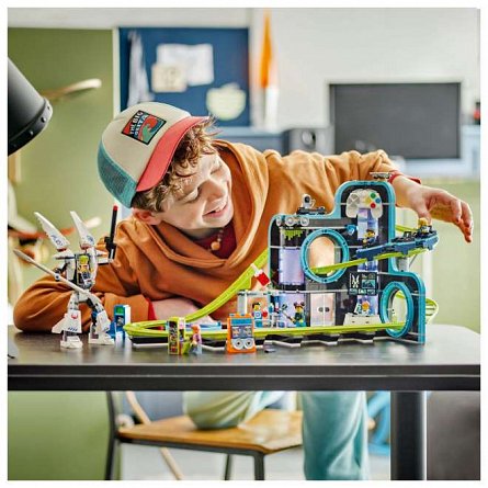 LEGO City - Parc cu roller-coaster Lumea Robotilor 60421