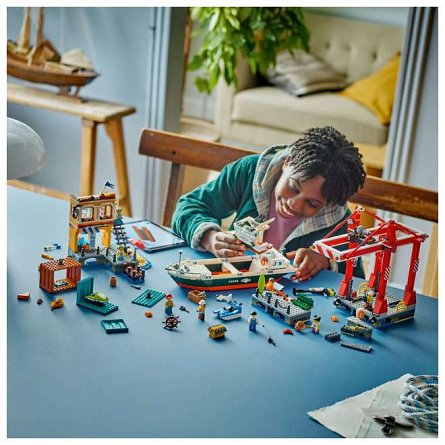 LEGO City - Port si nava de transport marfa 60422