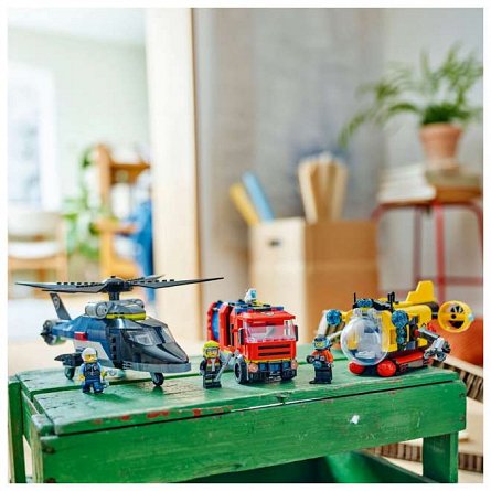 LEGO City - Elicopter, camion de pompieri si submarin remixate 60462